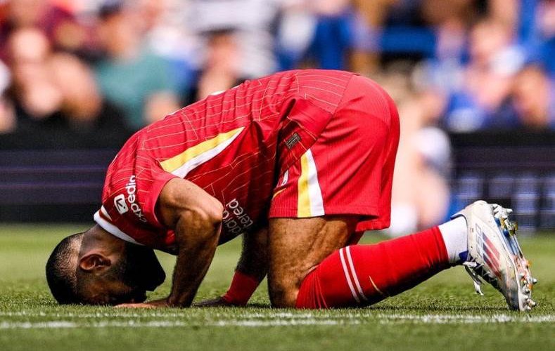 ذا صن: محمد صلاح يستحق الكرة الذهبية.. لاعب يضيء الملاعب والإنسانية