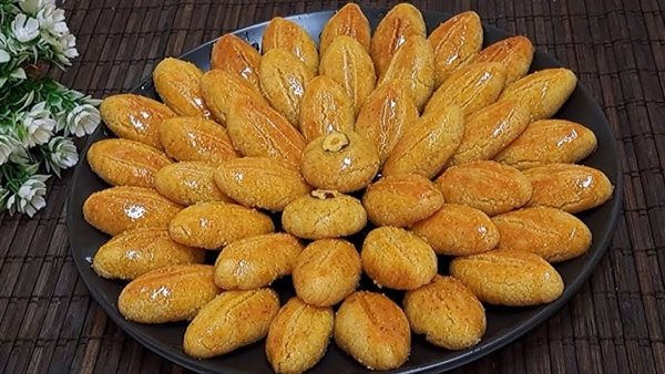 رموش الست | الموجز