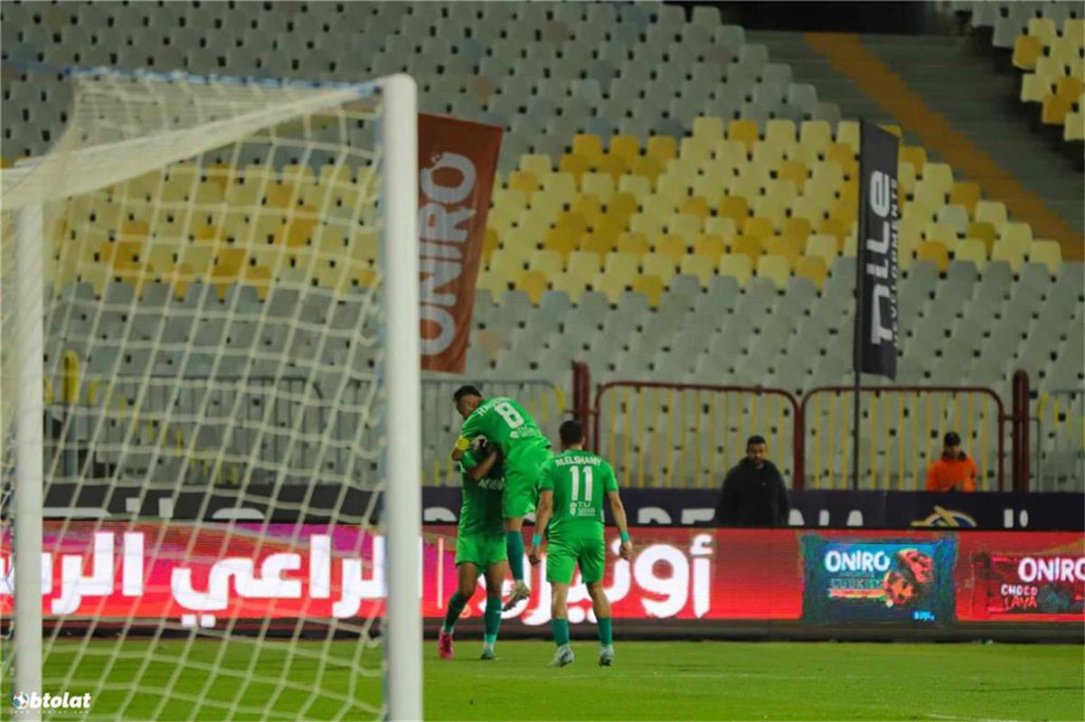 فيديو | المصري يخطف فوزًا هامًا من بيراميدز ويتصدر الدوري الممتاز