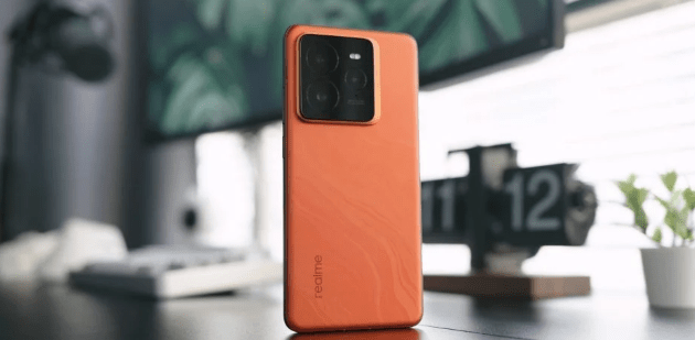 هاتف Realme GT 8 Pro قد يرتقي بسعة البطارية إلى 8000 mAh