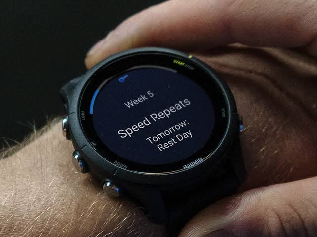 Garmin تطلق تحديثًا جديدًا لساعاتها الذكية مع تحسينات لـ Garmin Coach واستعداد التدريب