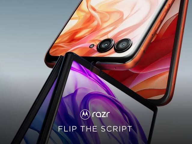 Motorola Razr الجديد يظهر لمنافسة هواتف سامسونج القابلة للطي